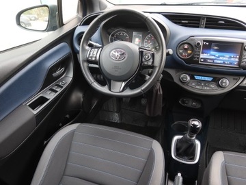 Toyota Yaris III Hatchback 5d Facelifting 2017 1.5 Dual VVT-iE 111KM 2017 Toyota Yaris 1.5 Dual VVT-i, Salon Polska, zdjęcie 6