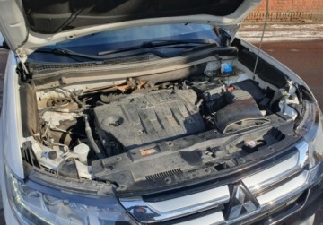 Mitsubishi Outlander III 2018 Mitsubishi Outlander Intense PLUS Kamera GetHelp 2.3 Diesel 150KM, zdjęcie 28