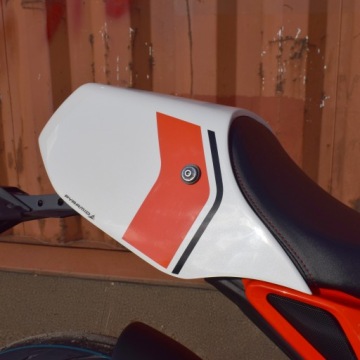 Чехол на сиденье Pyramid Legend Red Yamaha XSR 900 2025-Actual
