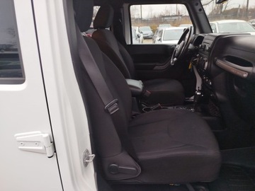 Jeep Wrangler III Unlimited Facelifting 3.6 V6 Pentastar 284KM 2016 JEEP WRANGLER III 3.6 V6 284 KM Bezwypadkowy, SPORT, Automat, VAT 23%, zdjęcie 12