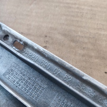 LIŠTA DVEŘE LEVÝ ZADNÍ MERCEDES S W220 A2206900762