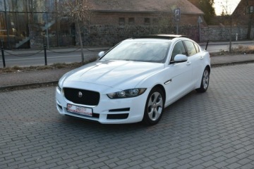 Jaguar XE Sedan 2.0 i4 250KM 2018 Jaguar XE 25T 2.0T 250KM 2018r. Skóra Panorama, zdjęcie 15