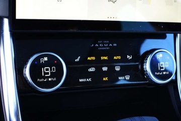 Jaguar XF II Sedan Facelifting 2.0D 204KM 2021 Jaguar XF bezwypek, AWD, panorama, skora, kamera, czujniki, AACarPlay, FV, zdjęcie 15