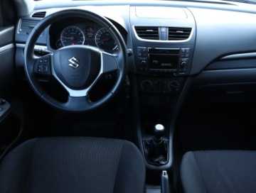 Suzuki Swift V Hatchback 5d 1.2 VVT 94KM 2013 Suzuki Swift 1.2, Salon Polska, Klima, zdjęcie 6