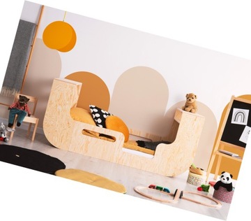 ŁÓŻKO DZIECIĘCE KAPSUŁA Z BARIERKĄ PÓŁKI DREWNIANE