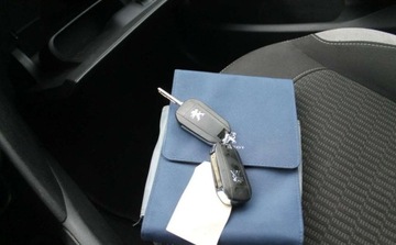 Peugeot 208 I Hatchback 3d 1.6 e-HDI 92KM 2015 Peugeot 208 1.6 Diesel 92KM, zdjęcie 20