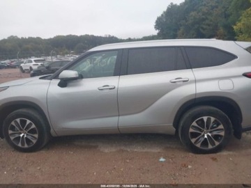 Toyota Highlander III 2023 Toyota Highlander 2023 TOYOTA HIGHLANDER HYBRID XLE 2.5 Hybryda 186KM, zdjęcie 4