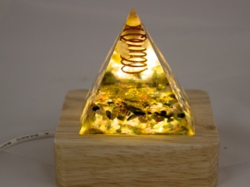 ПОДСТАВКА СВЕТОДИОДНАЯ ПОДСВЕТКА ДЛЯ ФИГУРКИ ПИРАМИДА USB ПОДСВЕТКА 7x7 см