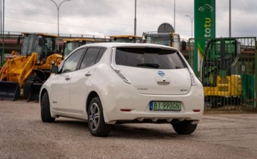 Nissan Leaf I Hatchback 5d Elektryczny 109KM 2015 Nissan Leaf Nissan Leaf 24kWh 80kW109KM Elektryczny 109KM, zdjęcie 10
