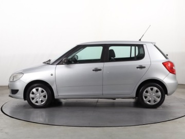 Skoda Fabia II Hatchback Facelifting 1.2 HTP 60KM 2011 Skoda Fabia 1.2, Salon Polska, Klima, Parktronic, zdjęcie 2