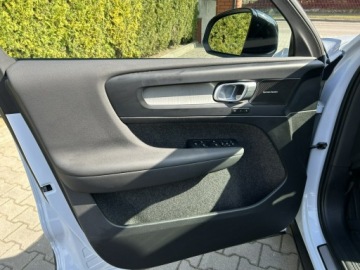 Volvo XC40 Crossover Facelifting 2.0 B5 250KM 2023 Volvo XC 40 B5 AWD R-Design, zdjęcie 28