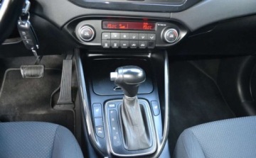 Kia Carens IV Minivan 1.7 VGT CRDi 141KM 2015 Kia Carens Kia Carens 1.7 CRDi Business Line 7os 7DCT 1.7 Diesel 141KM, zdjęcie 32