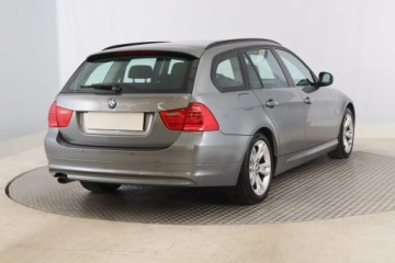BMW Seria 3 E90-91-92-93 Touring E91 2.0 318d 143KM 2011 BMW 3 318 d, Xenon, Klima, Klimatronic, Tempomat, zdjęcie 4