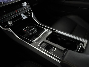 Jaguar XE Sedan 2.0 i4 180KM 2018 Jaguar XE niski przebieg skóra navi virtual, zdjęcie 28