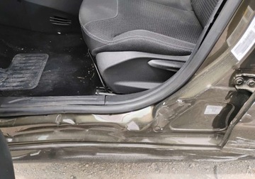 Citroen C3 II 2013 Citroen C3 2013r, 1.2 Benzyna. Uszkodzony lewy bok i lekko prawy tyl. Jezd, zdjęcie 24