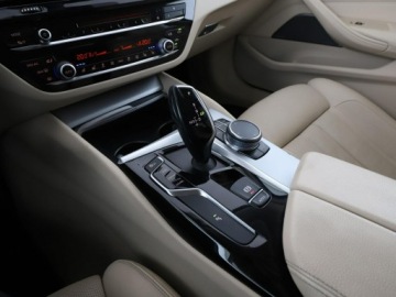 BMW Seria 5 G30-G31 Limuzyna 520d 190KM 2017 BMW 520 4x4 automat full LED skóra navi kamera i, zdjęcie 29