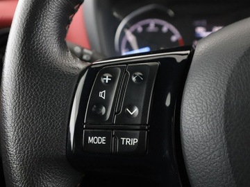Toyota Yaris III Hatchback 5d Facelifting 2017 1.5 Dual VVT-iE 111KM 2018 Toyota Yaris klima-auto kamera Bluetooth tempomat, zdjęcie 30