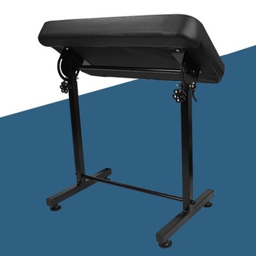 Регулируемый по углу подлокотник и компактный утолщенный стол.