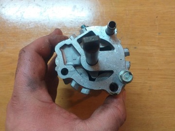 POMPA OLEJU HONDA CBR 1100XX SC35E