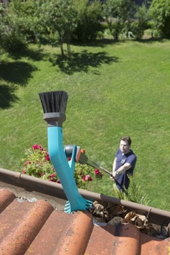 СКРЕБОК ДЛЯ ОЧИСТКИ ЖЕЛОБОВ С КРЫШИ Gardena Combisystem