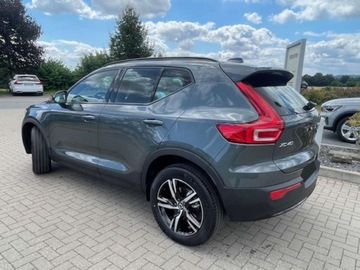 Volvo XC40 2026 VOLVO XC40 B4 Plus Dark Suv 2.0 (211KM) 2026, zdjęcie 1