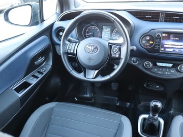 Toyota Yaris III Hatchback 5d Facelifting 2017 1.5 Dual VVT-iE 111KM 2017 Toyota Yaris 1.5 Dual VVT-i, Salon Polska, zdjęcie 6