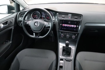 Volkswagen Golf VII Variant Facelifting 1.6 TDI-CR DPF BMT 115KM 2017 VW Golf 1.6 TDI, Navi, Klima, Parktronic, zdjęcie 6