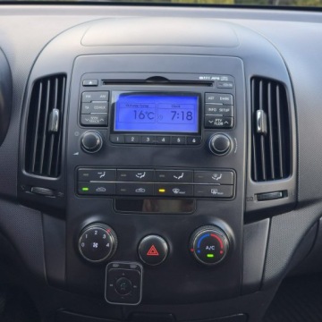 Hyundai i30 I CW Facelifting 1.4 DOHC 109KM 2011 Hyundai i30 1.4 Benzyna Blue Classic Manual 109KM, zdjęcie 30