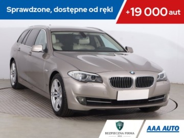 BMW Seria 5 F10-F11 Touring 520d 184KM 2012 BMW 5 520d, 181 KM, Automat, Skóra, Navi, Xenon