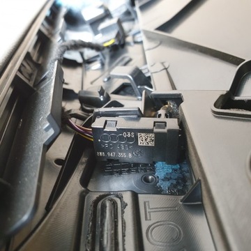 Обшивка боковой двери AUDI A5 F5A SPORTBACK 8W8