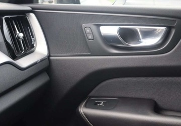 Volvo XC60 II Crossover 2.0 B5 Diesel Mild Hybrid 249KM 2021 Volvo XC 60 B5 Hybrid Benzyna 25014KM AWD R-Design Gwarancja Salon POLSKA, zdjęcie 22