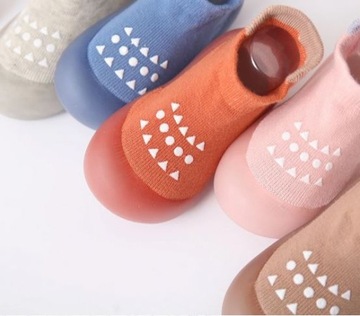 ДЕТСКАЯ ОБУВЬ НОСКИ НА РЕЗИНОВОЙ ПОДОШВЕ от 6-12 МЕСЯЦЕВ РАЗМЕР 20