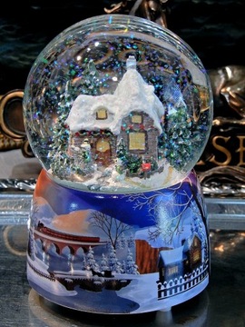 РОЖДЕСТВЕНСКАЯ МУЗЫКАЛЬНАЯ ШКАТУЛКА «СНЕЖНЫЙ ГЛОБЕЛЬ» ДОМ СНЕГОВИКА