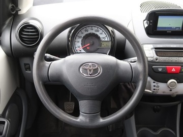 Toyota Aygo I Hatchback 3d 1.0 VVT-i 68KM 2011 Toyota Aygo 1.0 VVT-i, Navi, Klima ,Bezkolizyjny, zdjęcie 14
