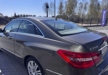 Mercedes Klasa E W212 Coupe 250 CDI BlueEFFICIENCY 204KM 2010 Mercedes-Benz Klasa E bezwypadekserwisautomat 2.1 Diesel 204KM, zdjęcie 15