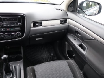 Mitsubishi Outlander III SUV Facelifting 2015 2.0 MIVEC 150KM 2016 Mitsubishi Outlander 2.0, Salon Polska, zdjęcie 7