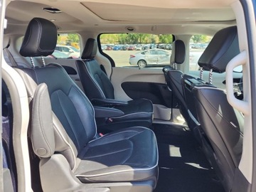 Chrysler Pacifica II 2023 Chrysler Pacifica Hybrid Limited 2023 3.6l 3.6 Hybryda 260KM, zdjęcie 11