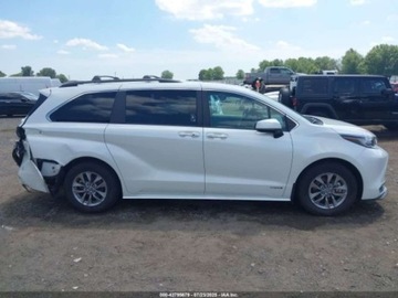Toyota Sienna III 2021 Toyota Sienna XLE, 2021r. 2.5 Benzyna 189KM, zdjęcie 2