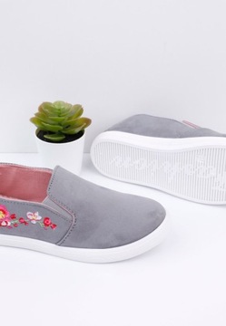 Серые кроссовки, плоские бод, плоская ловушка