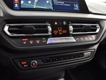 BMW Seria 1 F40 Hatchback M 2.0 M135i 306KM 2023 BMW 135 Adaptive Led/ Fotele M/ Systemy Asystujące, zdjęcie 17