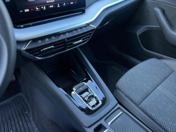 Skoda Octavia IV Kombi Plug-in 1.4 TSI iV Plug-In Hybrid 204KM 2024 Skoda Octavia 1.4 TSI Plug-In Hybrid Style DSG Pakiet SelectionSalon Polsk, zdjęcie 12