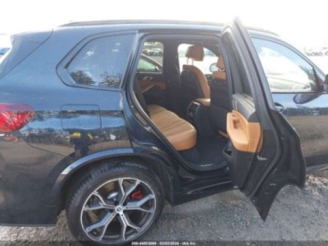 BMW X5 G05 2023 BMW X5 M50i 2023 4.4 Benzyna 523KM, zdjęcie 13