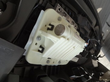 RENAULT FLUENCE 2014 FACELIFT AIR NÁDRŽ ULOŽENÍ PÁSY EU