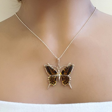 MOTYL SREBRNA ZAWIESZKA Z BURSZTYNEM SREBRNY WISIOR