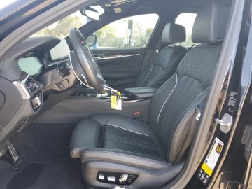 BMW Seria 5 G30-G31 2021 BMW Seria 5 M550xi 2021 4.4l 4.4 Benzyna 523KM, zdjęcie 7