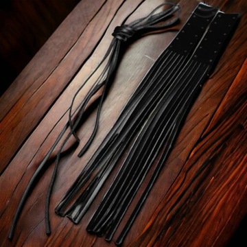 Кожаные накладки на рычаги тормоза и сцепления.