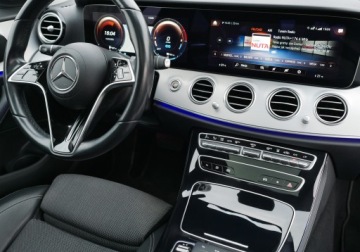 Mercedes Klasa E W214 2023 Mercedes E300de 306ps Szyber Blis Virtual Webasto Kamera LKA NFC Sam Parkuj, zdjęcie 16