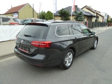 Volkswagen Passat B8 Variant 2.0 TDI BlueMotion SCR 150KM 2018 Volkswagen Passat NAWIGACJA PLHIGHLINE DSG-7PANORAMAASYSTENT PARKOWANIASKO, zdjęcie 4