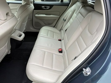Volvo V60 II  Kombi 2.0 D3 150KM 2020 Volvo V60 2.0 D3 150 KM Skóry Kamera Hak FV23%, zdjęcie 10