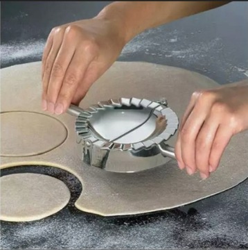 ФОРМА МАШИНЫ ДЛЯ СКЛЕИВАНИЯ ПЕЛЬМЕНЕЙ